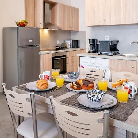 2 Bedroom Koshomes1 Apartament *